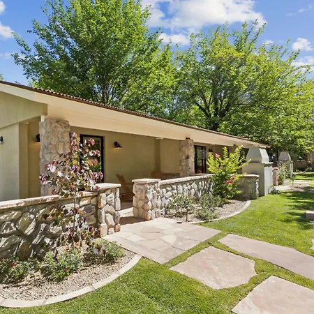 The Joy Sedona - Bed & Breakfast And Luxury Creekside Cabins
