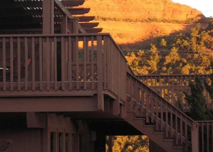 The Joy - And Luxury Creekside