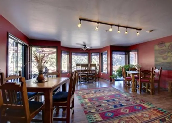 The Joy - And Luxury Creekside