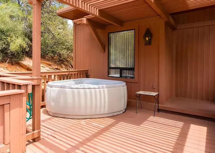 The Joy - And Luxury Creekside Frühstückspension 4*