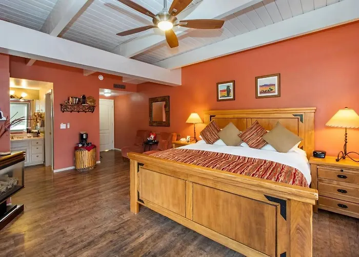 The Joy - And Luxury Creekside